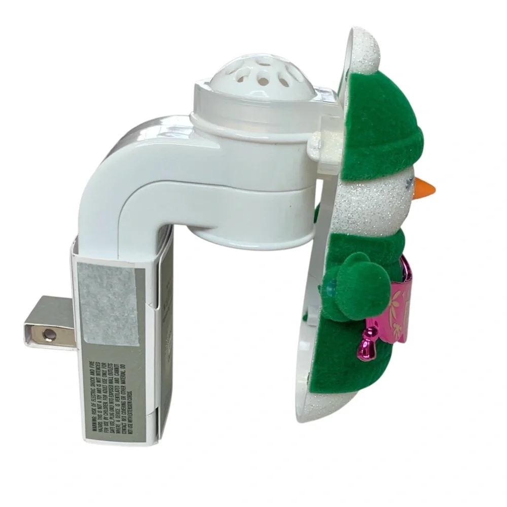 BATH & BODYWORKS Feliz Navidad Snowman Wallflower Plug In